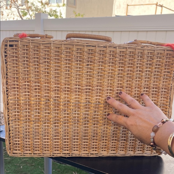 Mid 20th-Century Nicely-Sized Handwoven Valise-Style Rattan Storage Basket EVUC - Picture 10 of 12